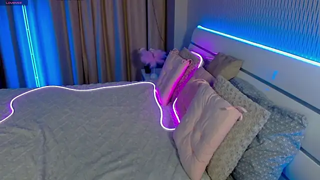 Show modela AdeleBlush na web-kameri