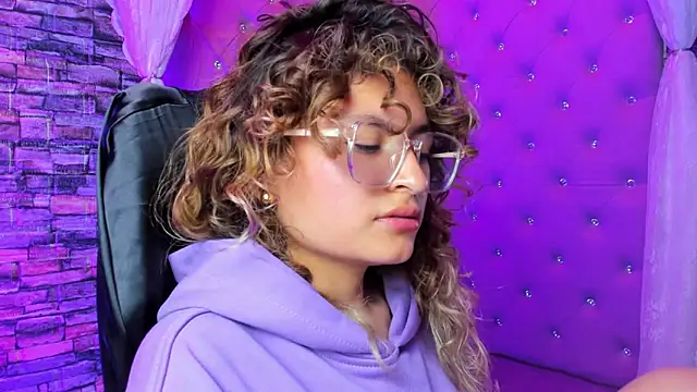 EmiliRouse_ Adlı Modelin Canlı XXX Sohbeti