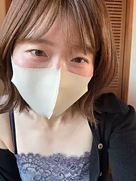 momo_yuipu Show in webcam