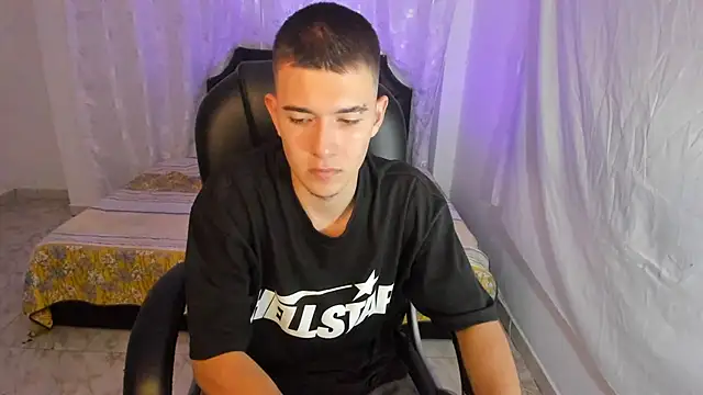 Aleck_Boy 即時 XXX 聊天