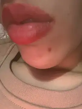 Mimisixo élő XXX-chatje