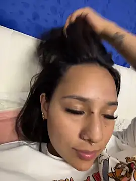 lau_star élő XXX-chatje