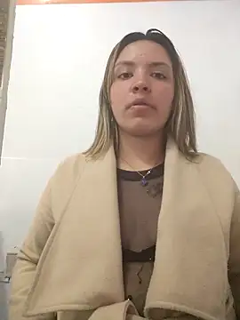 celeste_83 Adlı Modelin Canlı XXX Sohbeti