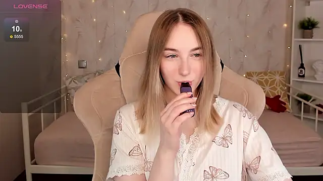 Shy_Polly Adlı Modelin Canlı XXX Sohbeti