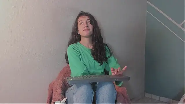 Lucy-Bluesea Adlı Modelin Canlı XXX Sohbeti