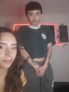 Chat XXX en directo de AlexxaAndRileyy