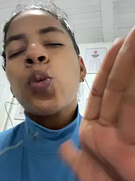 Vanessarios01 élő XXX-chatje