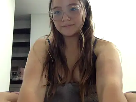 LOLA_R_ élő XXX-chatje