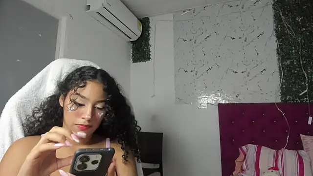 emily_stars1's Webcam Show