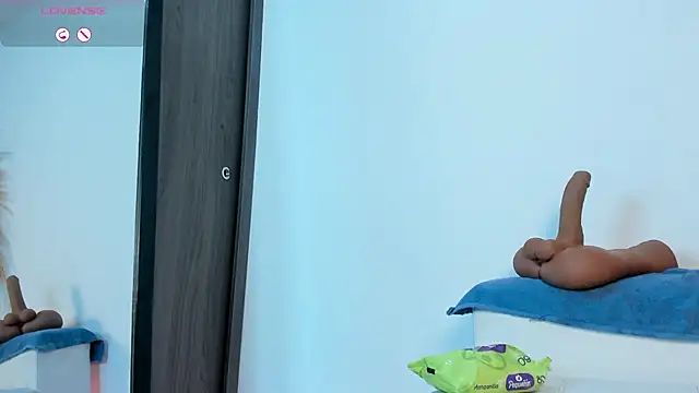 Chat +18 de Noami_Rose ao vivo