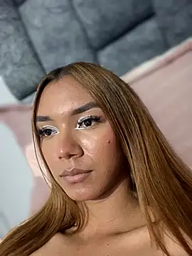 Nikol_Rang__: διαδικτυακό σόου στην κάμερα