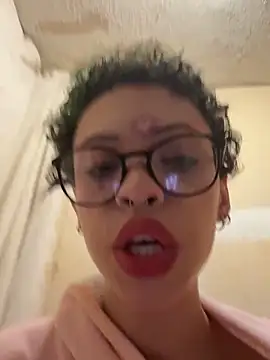 jojosbizarrelyf's Live XXX Chat