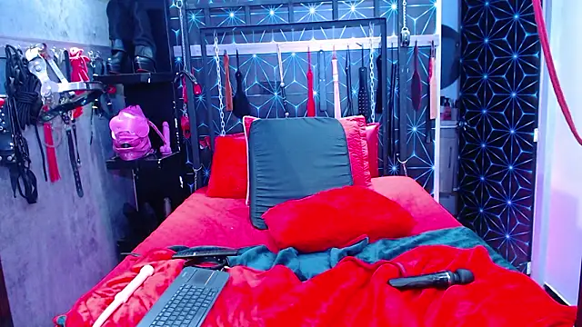 lorna_cox_bdsm live XXX chat