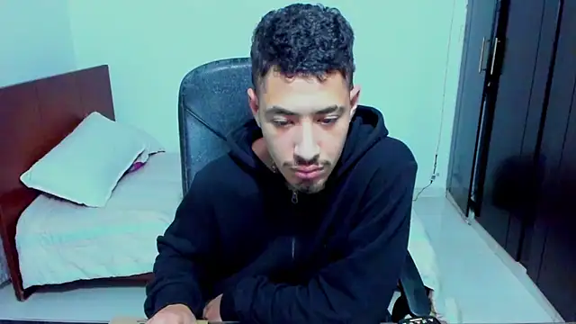 Chandler_ken Live XXX Chat