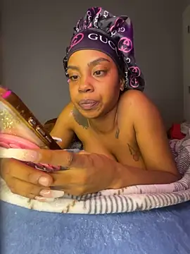 TheRealOshunQueen webcam show