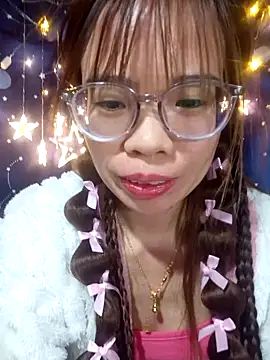 __Mai-love19__: διαδικτυακό σόου στην κάμερα