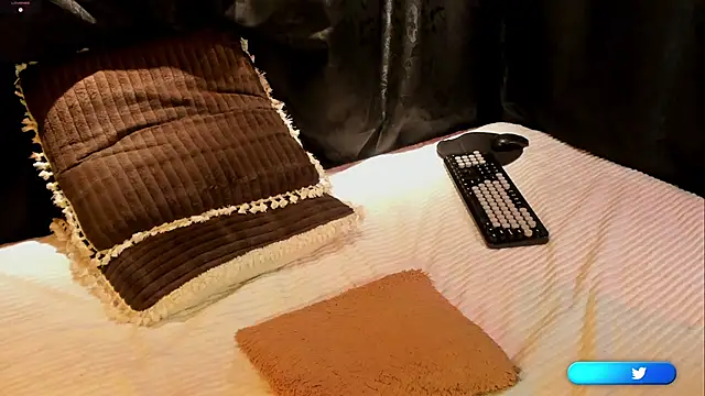 Chatroom XXX en direct de MiaKnox