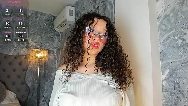 LucyLovelyy: απευθείας συνομιλία ΧΧΧ