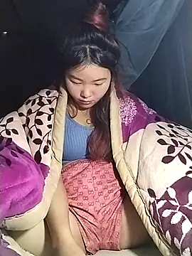 lylylove: διαδικτυακό σόου στην κάμερα