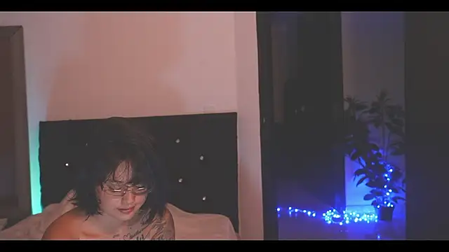 LorenRosse: διαδικτυακό σόου στην κάμερα