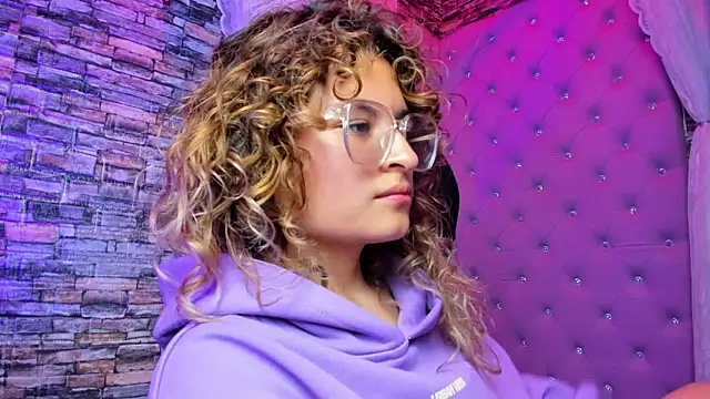 EmiliRouse_ Live XXX Chat