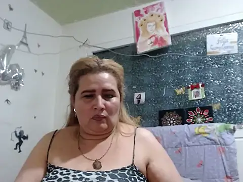 Perla1981-- – Live XXX-chat