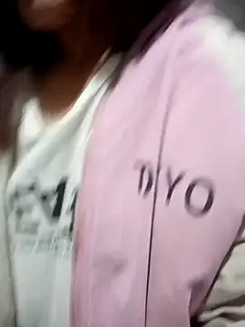 nangmo 在線直播表演