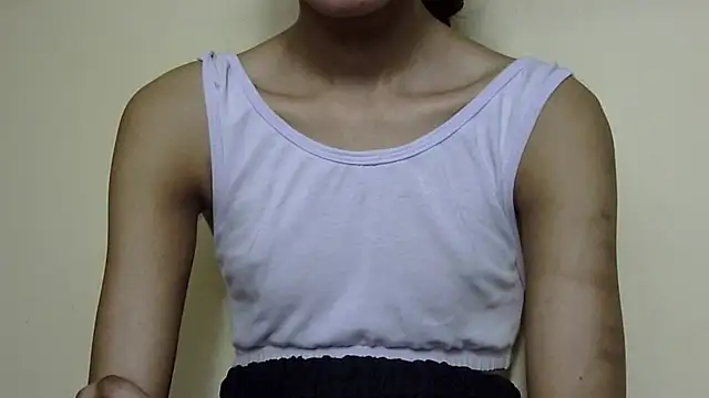 Anu_tiny Chat XXX in diretta