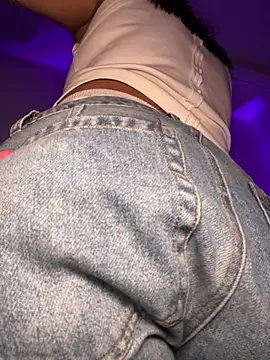 Zarahs_Blare1 Adlı Modelin Canlı XXX Sohbeti