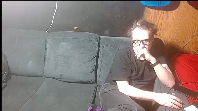 The13Broken404: διαδικτυακό σόου στην κάμερα