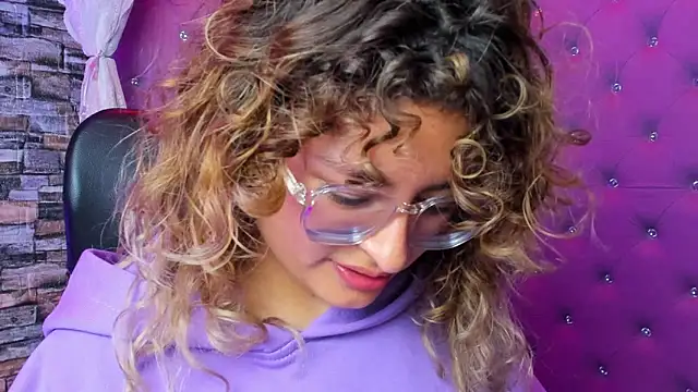 EmiliRouse_ 现场XXX聊天