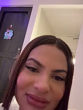 Irina_Velvett Adlı Modelin Canlı XXX Sohbeti