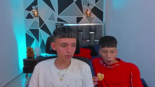 Juan_Nd_Steven's Webcam Show