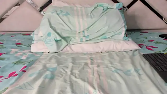 maybelline69 live XXX chat