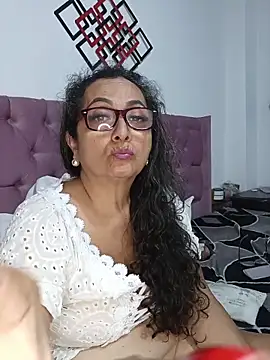 Chat +18 de AlessandraLeroy ao vivo