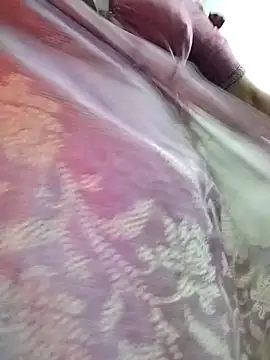 sexxyradha: διαδικτυακό σόου στην κάμερα