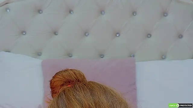 TinaBrook élő XXX-chatje