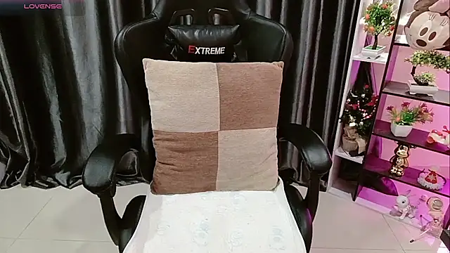 Yuki-yio Adlı Modelin Canlı XXX Sohbeti