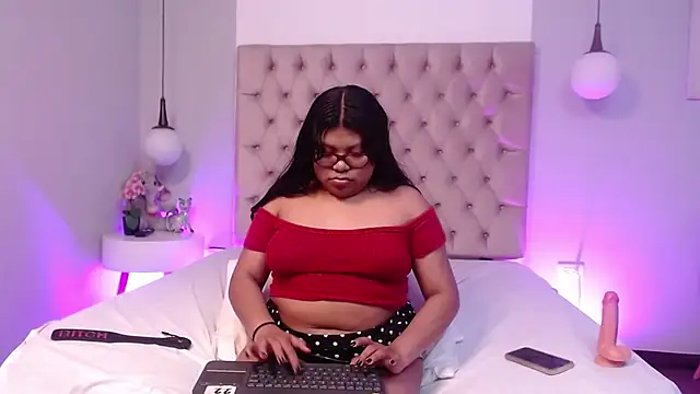 Kiri_Black_ Live XXX-chat