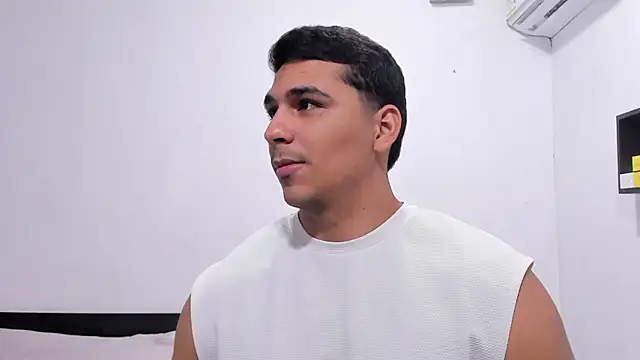 Chatroom XXX en direct de noah_belami