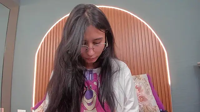 NayeCloud live XXX chat