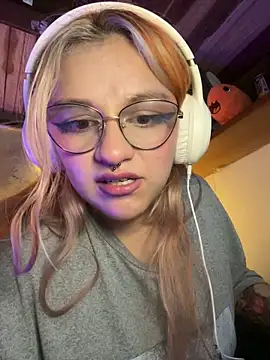 Sophia_Weest99: онлайн-секс-чат