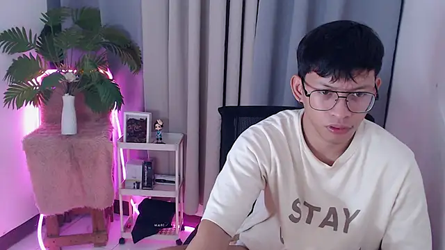 Вебкам-шоу pinkcock_froi2305