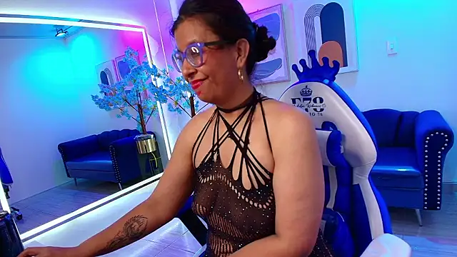 Amber__rouge élő XXX-chatje