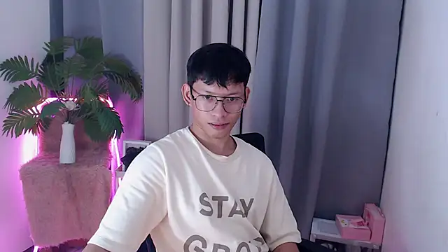 pinkcock_froi2305 webcam show