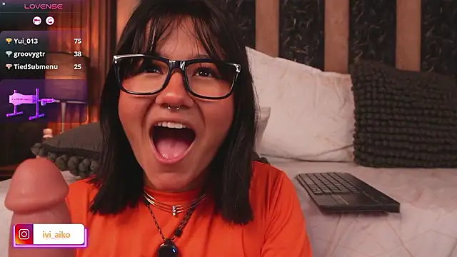 Ivi_Aiko élő XXX-chatje