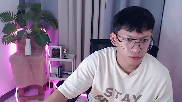 Chatroom XXX en direct de pinkcock_froi2305