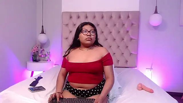 XXX chat uživo modela Kiri_Black_