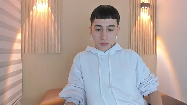 lian_cameron's Webcam Show