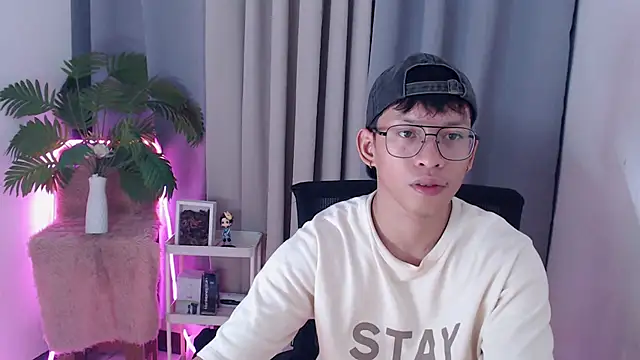 Chatroom XXX en direct de pinkcock_froi2305